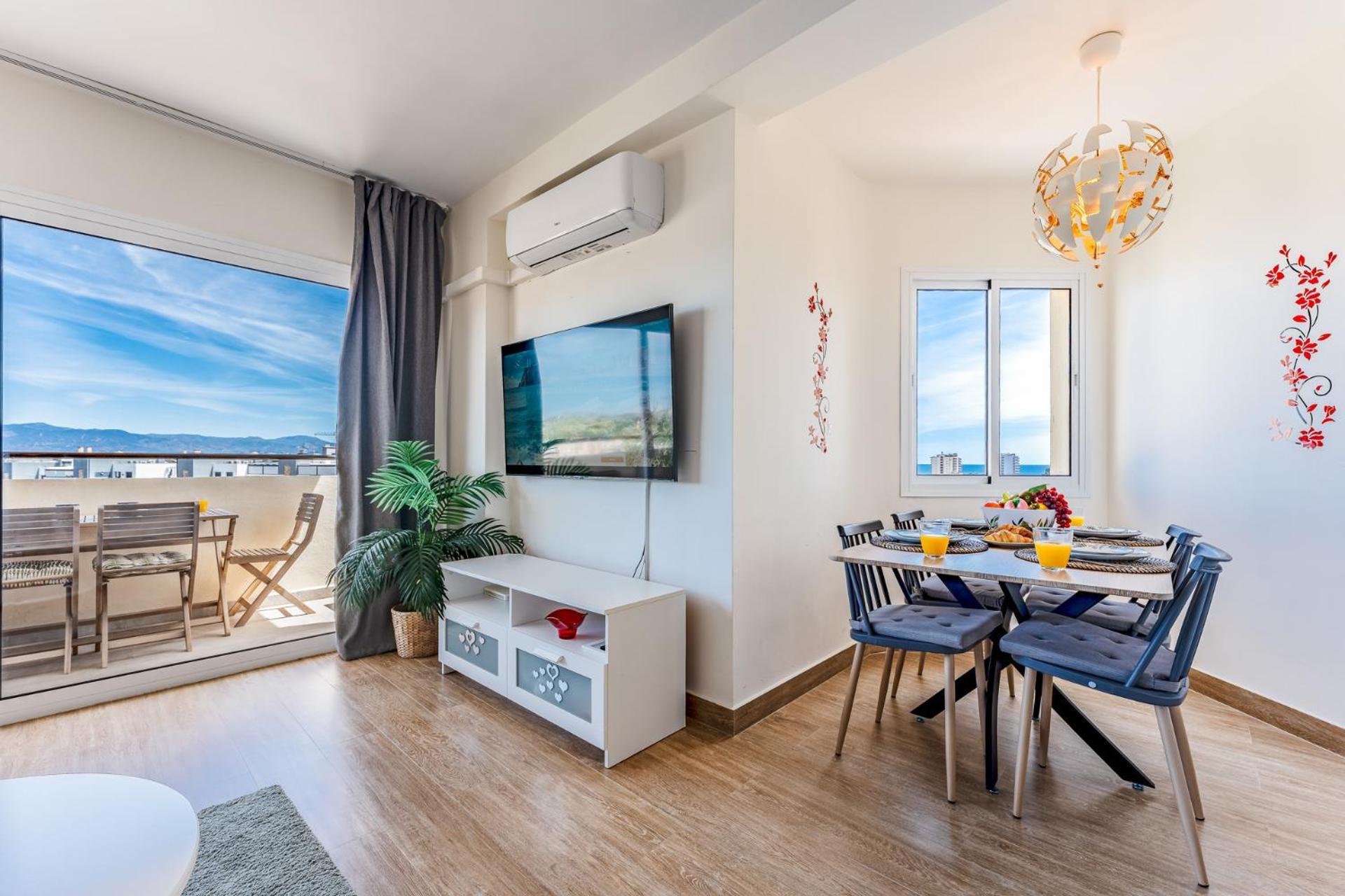 Sunrise Haven, Spacious, Bright, Pool, Terraces Apartament